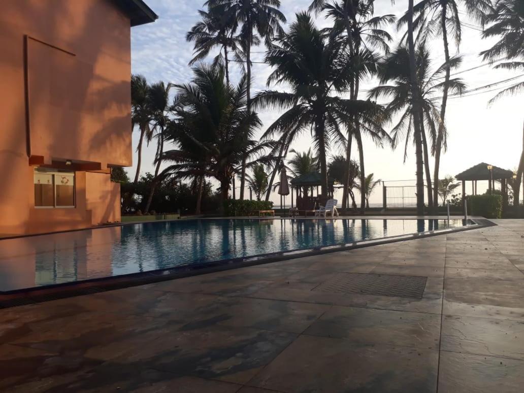 Oyo 246 Roy Villa Beach Hotel Kalutara Exterior foto